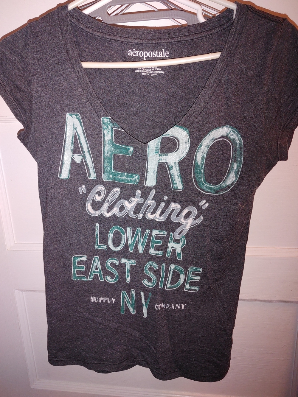 Aeropostale Dark Gray V-Neck Tee with Teal Green Graphic